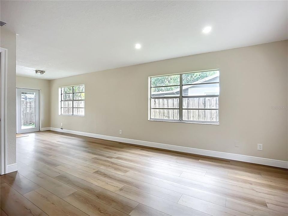 Active With Contract: $344,000 (4 beds, 2 baths, 1258 Square Feet)