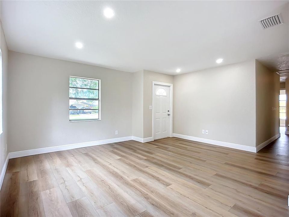 Active With Contract: $344,000 (4 beds, 2 baths, 1258 Square Feet)