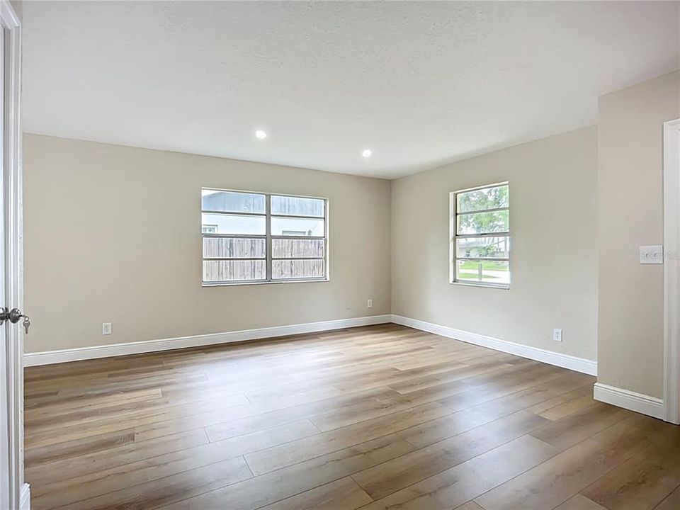 Active With Contract: $344,000 (4 beds, 2 baths, 1258 Square Feet)