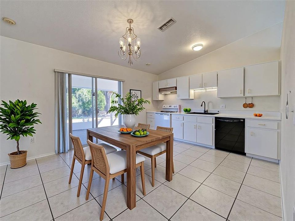 На продажу: $245,000 (3 спален, 2 ванн, 1201 Квадратных фут)