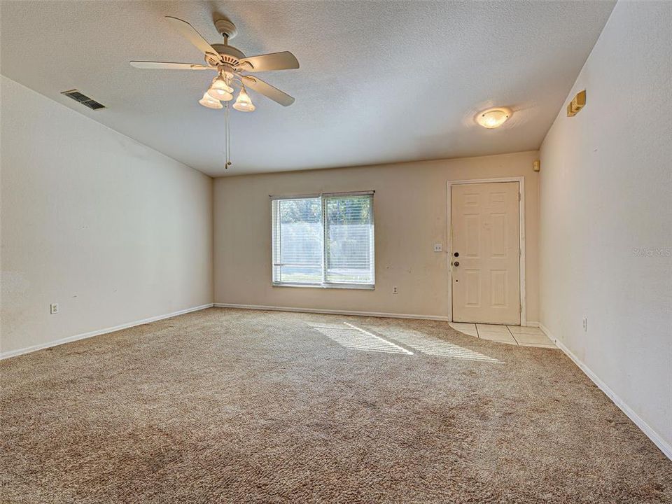 На продажу: $245,000 (3 спален, 2 ванн, 1201 Квадратных фут)