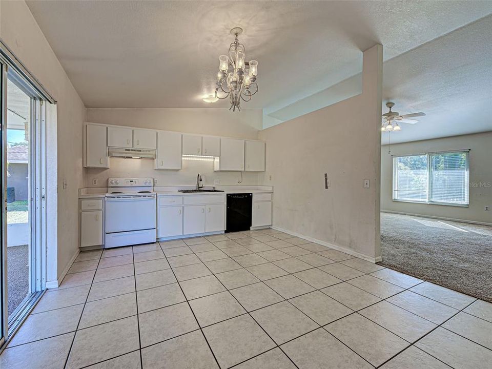 На продажу: $245,000 (3 спален, 2 ванн, 1201 Квадратных фут)