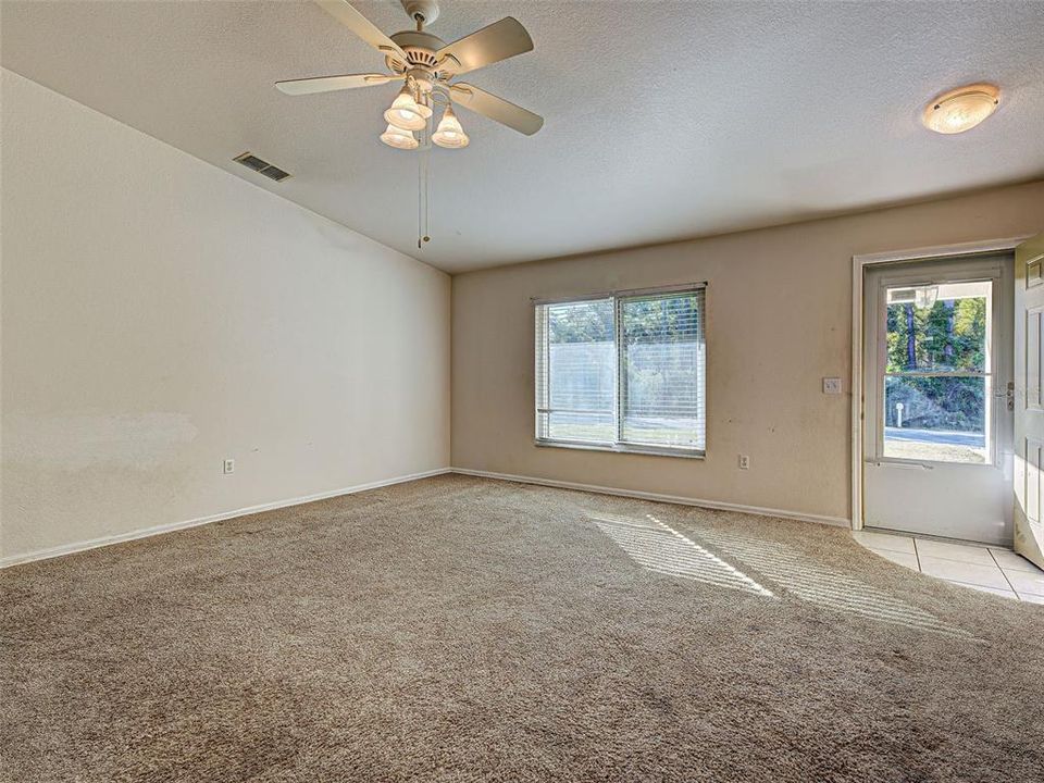 На продажу: $245,000 (3 спален, 2 ванн, 1201 Квадратных фут)