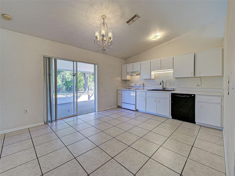 На продажу: $245,000 (3 спален, 2 ванн, 1201 Квадратных фут)