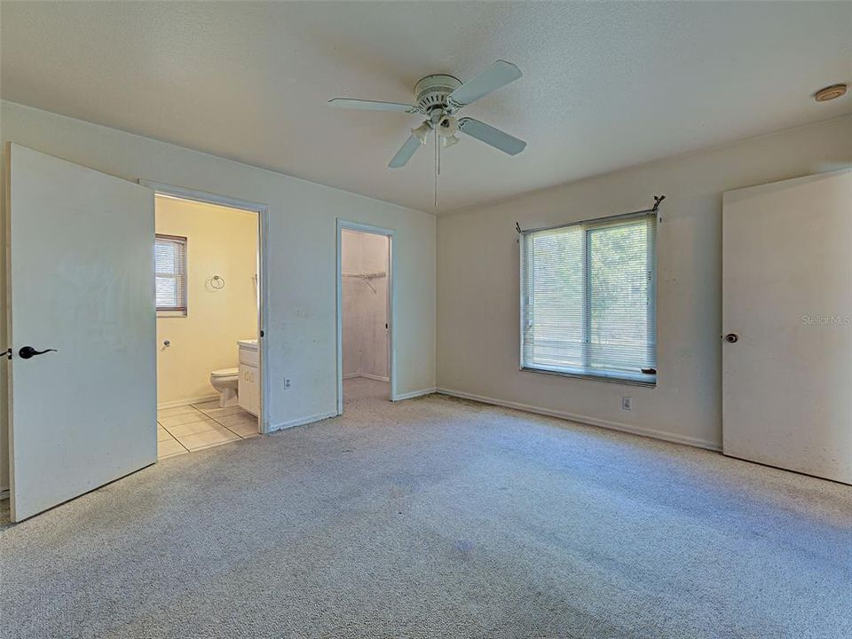 На продажу: $245,000 (3 спален, 2 ванн, 1201 Квадратных фут)