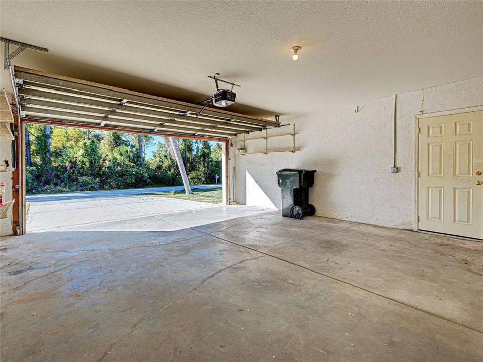 На продажу: $245,000 (3 спален, 2 ванн, 1201 Квадратных фут)