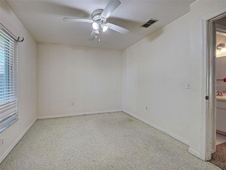 На продажу: $245,000 (3 спален, 2 ванн, 1201 Квадратных фут)