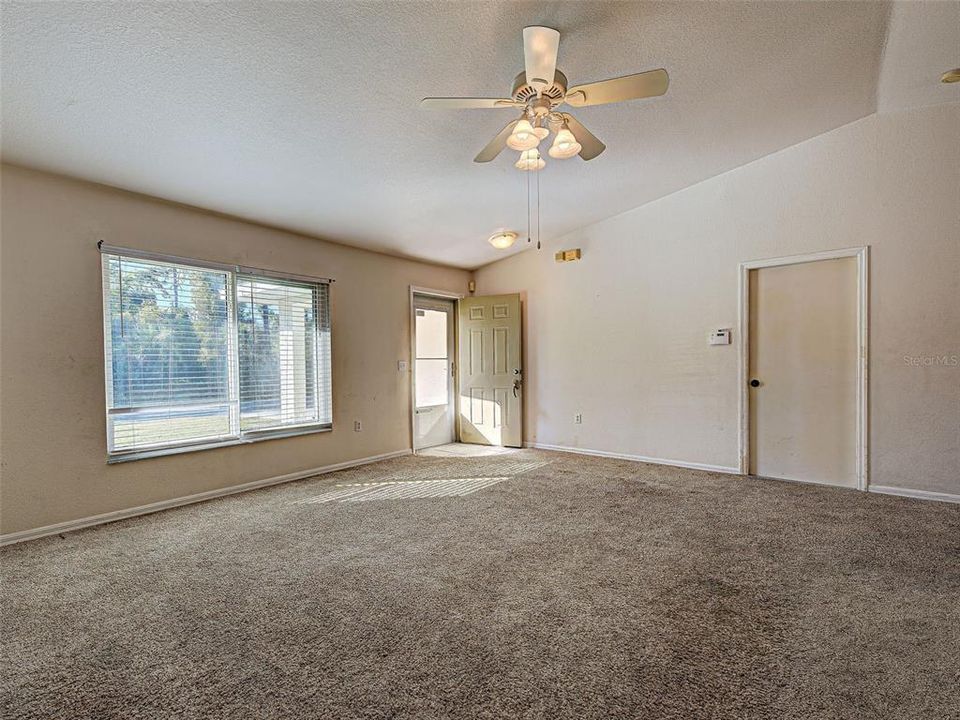 На продажу: $245,000 (3 спален, 2 ванн, 1201 Квадратных фут)