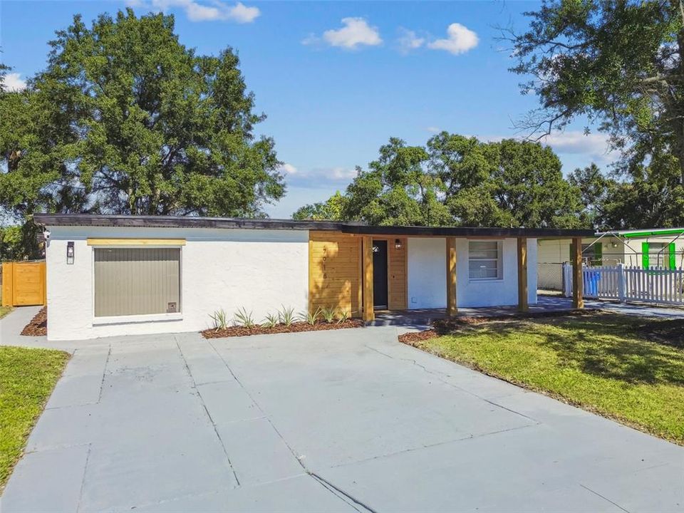 Active With Contract: $359,000 (4 beds, 2 baths, 1677 Square Feet)