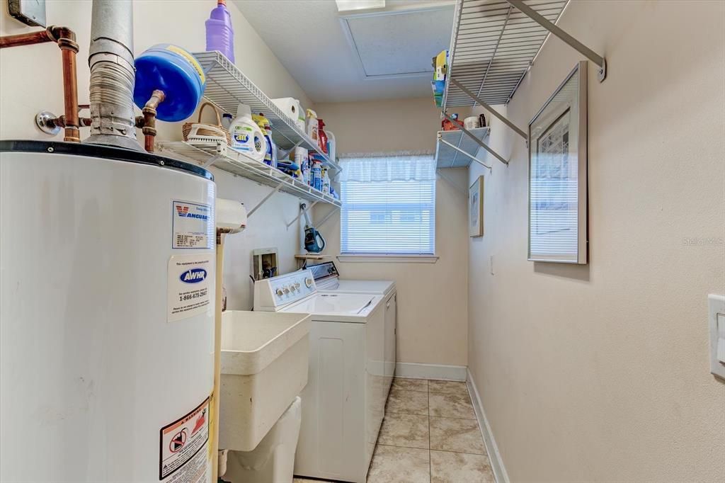 待售: $455,000 (4 贝兹, 2 浴室, 2273 平方英尺)