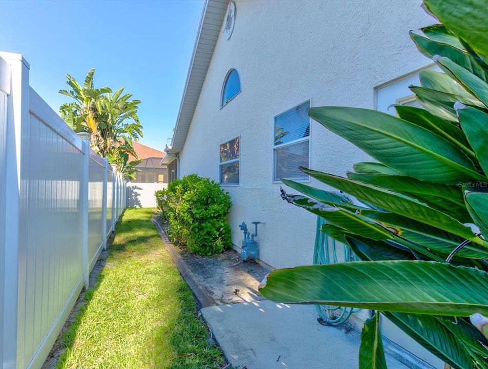 待售: $455,000 (4 贝兹, 2 浴室, 2273 平方英尺)