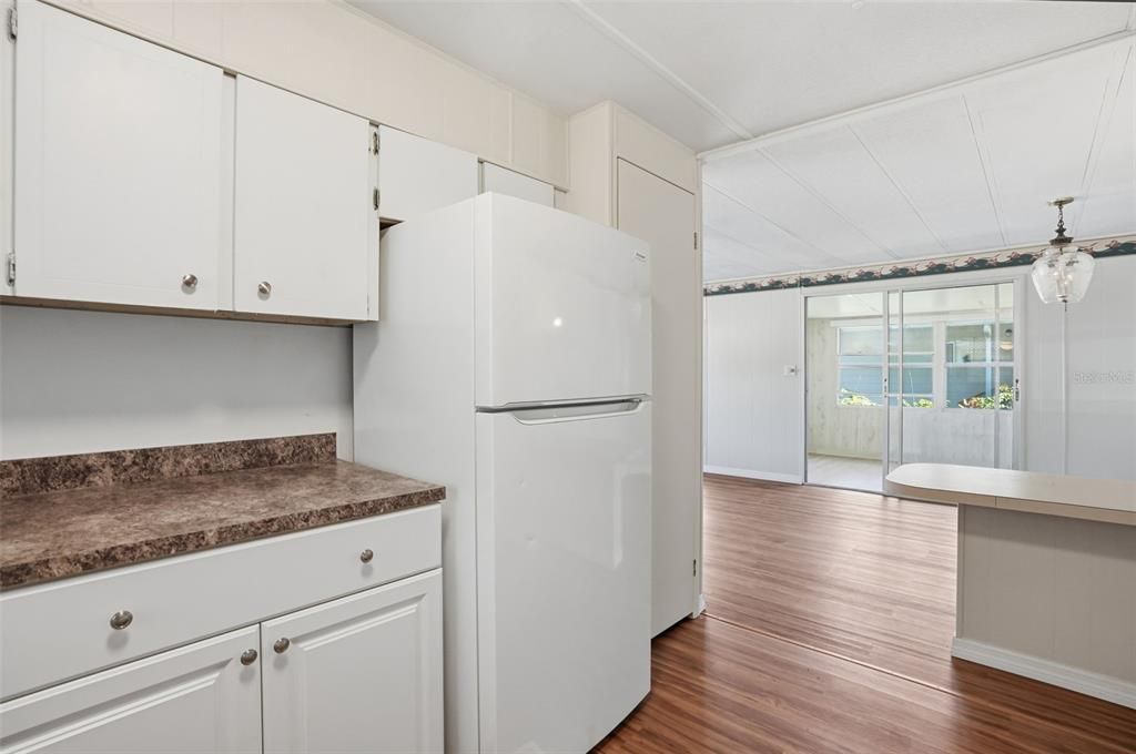 待售: $124,900 (2 贝兹, 2 浴室, 920 平方英尺)