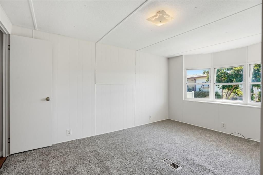 待售: $124,900 (2 贝兹, 2 浴室, 920 平方英尺)