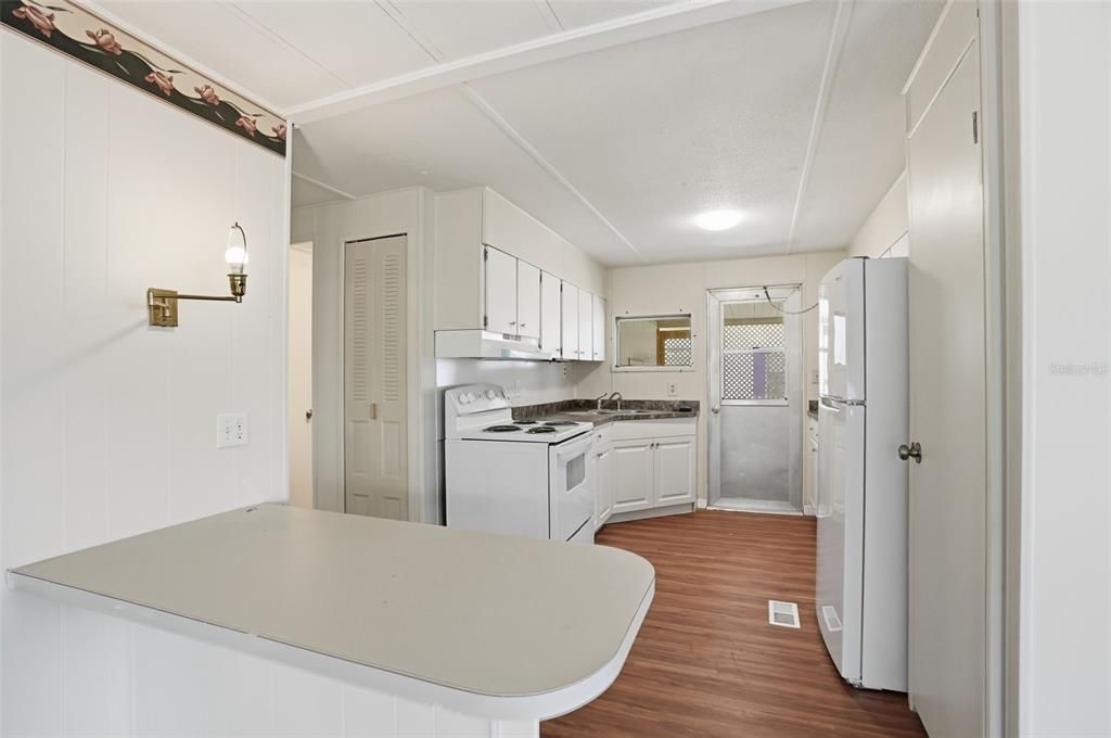 待售: $124,900 (2 贝兹, 2 浴室, 920 平方英尺)