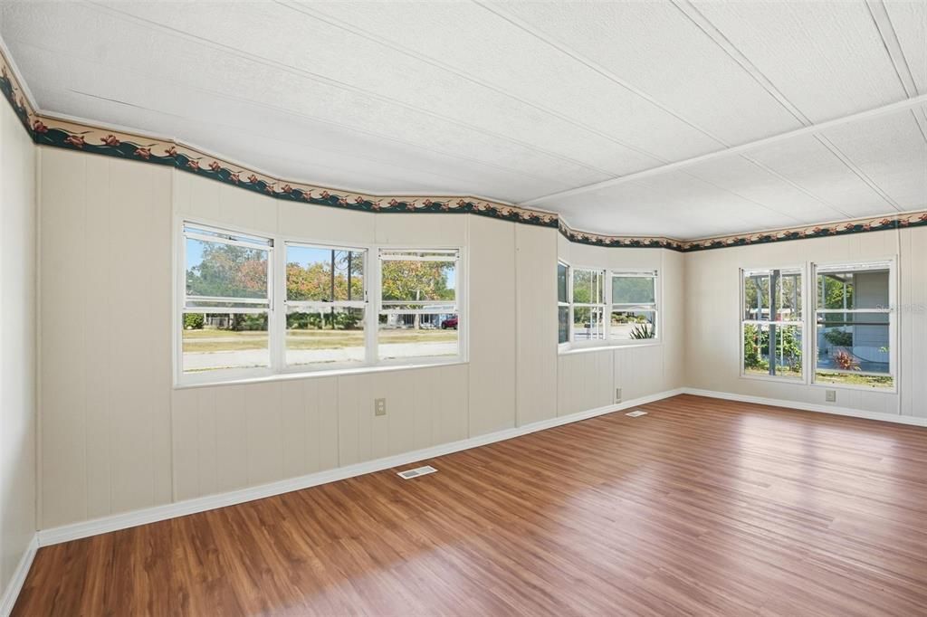 待售: $124,900 (2 贝兹, 2 浴室, 920 平方英尺)