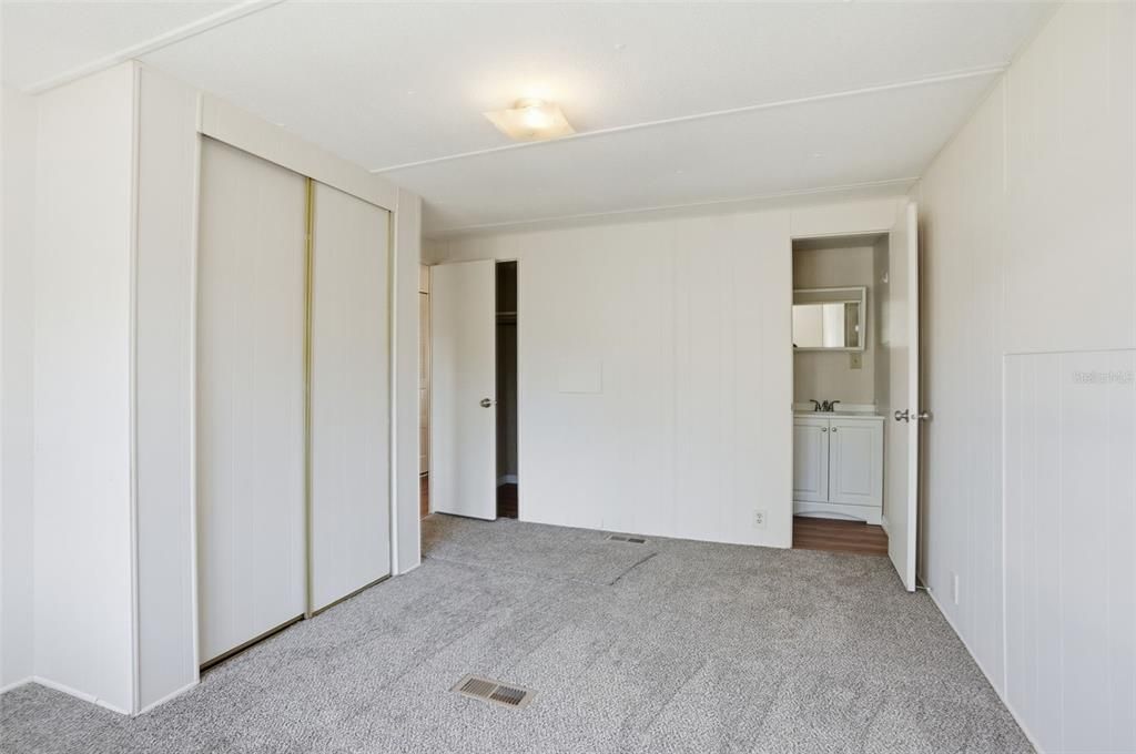 待售: $124,900 (2 贝兹, 2 浴室, 920 平方英尺)