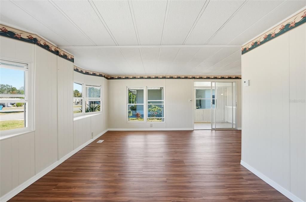 待售: $124,900 (2 贝兹, 2 浴室, 920 平方英尺)