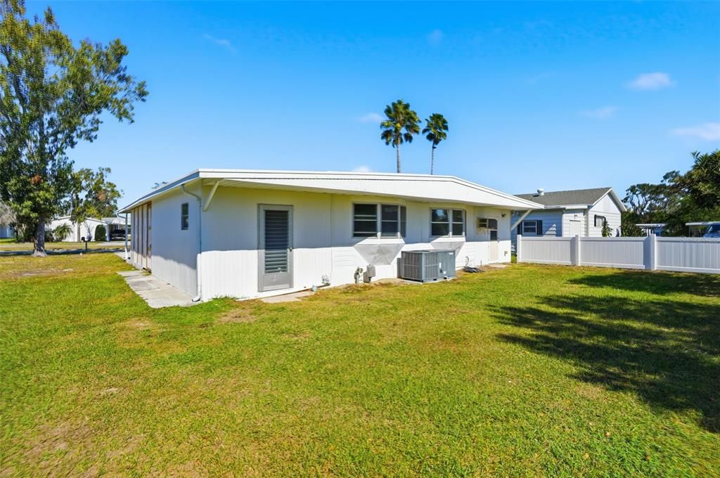 待售: $124,900 (2 贝兹, 2 浴室, 920 平方英尺)