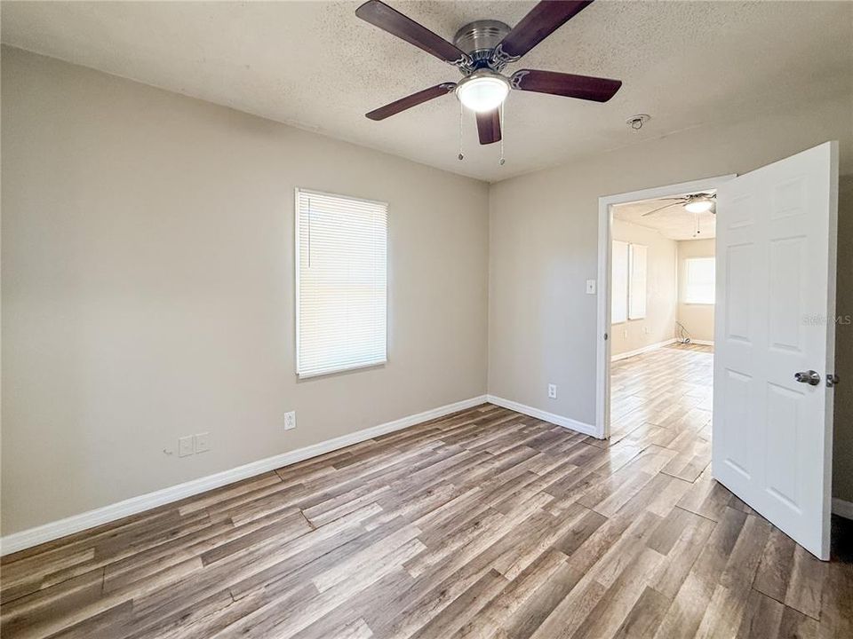 На продажу: $225,000 (2 спален, 1 ванн, 880 Квадратных фут)