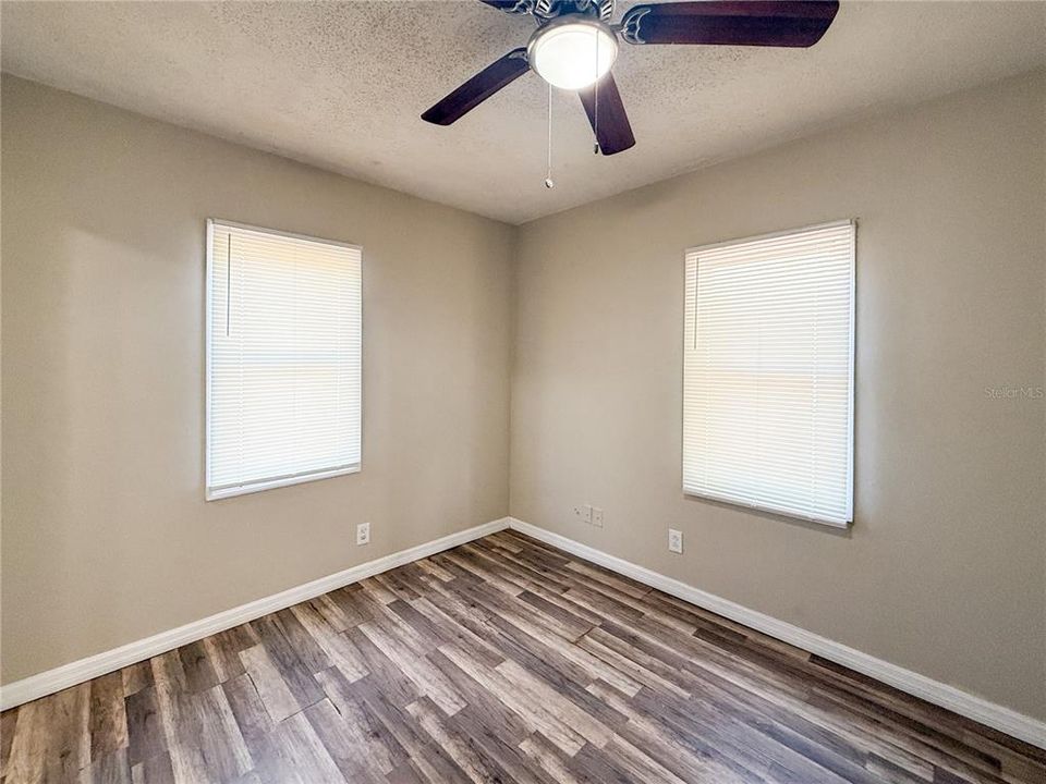 На продажу: $225,000 (2 спален, 1 ванн, 880 Квадратных фут)