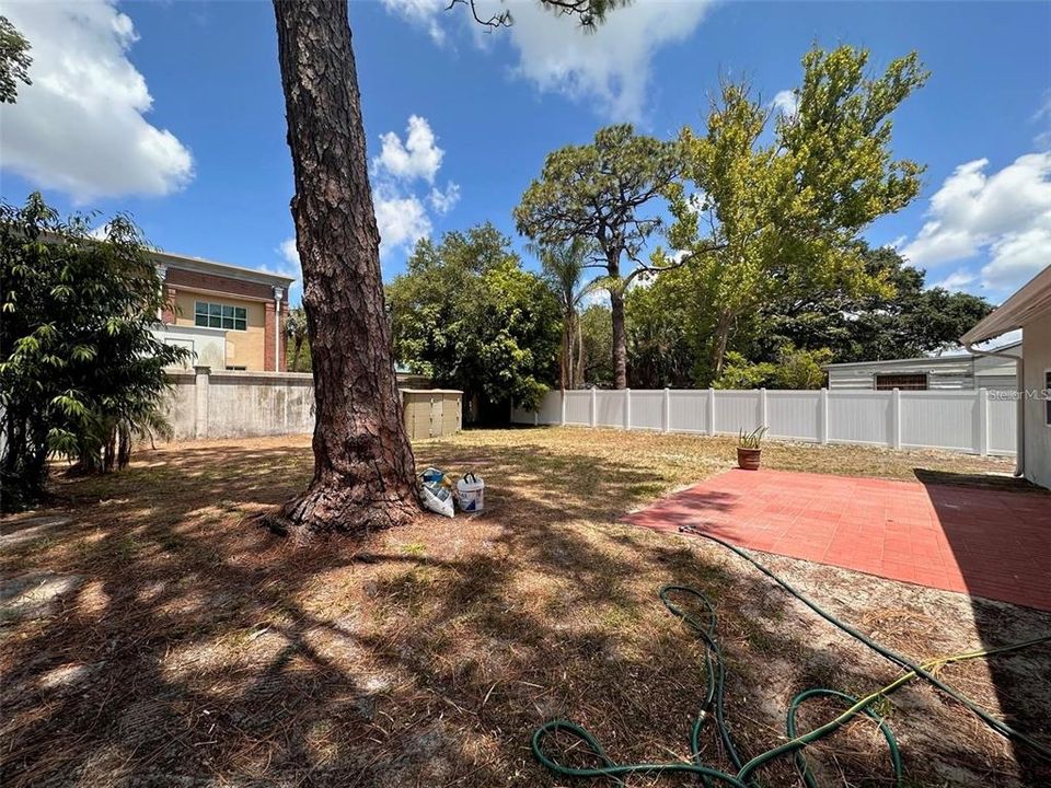 For Sale: $324,000 (2 beds, 1 baths, 812 Square Feet)