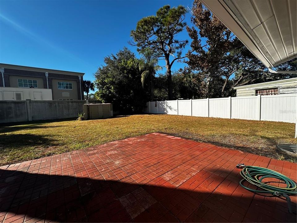 For Sale: $324,000 (2 beds, 1 baths, 812 Square Feet)