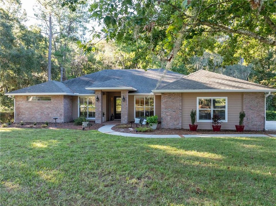 合同活跃: $465,000 (4 贝兹, 3 浴室, 2436 平方英尺)