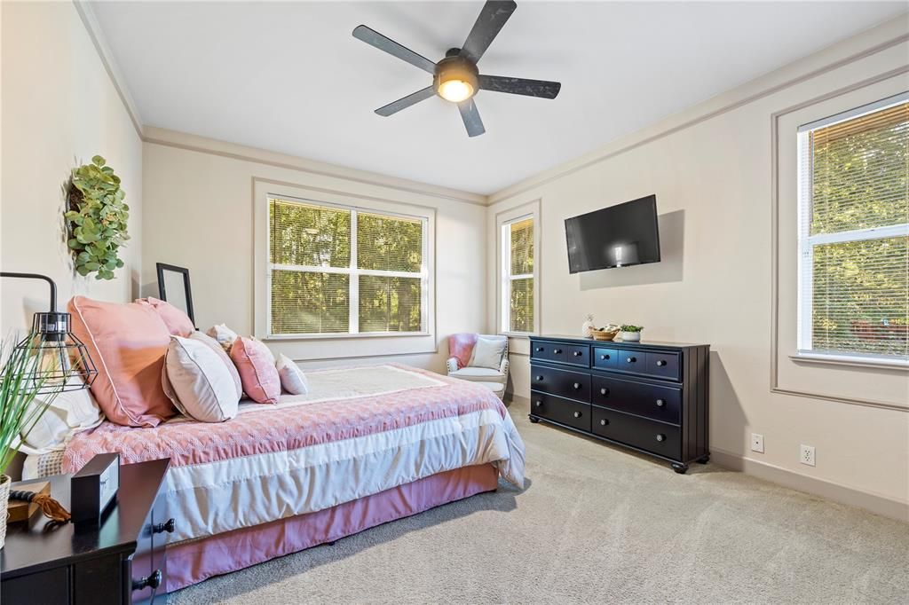 合同活跃: $465,000 (4 贝兹, 3 浴室, 2436 平方英尺)