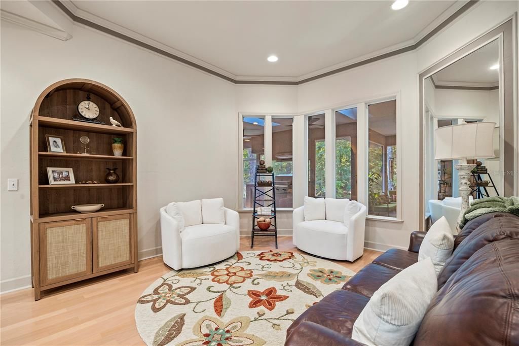 合同活跃: $465,000 (4 贝兹, 3 浴室, 2436 平方英尺)