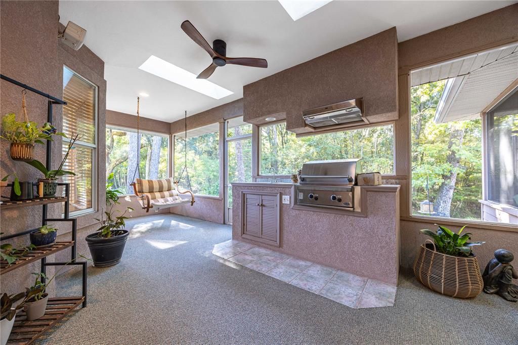 合同活跃: $465,000 (4 贝兹, 3 浴室, 2436 平方英尺)