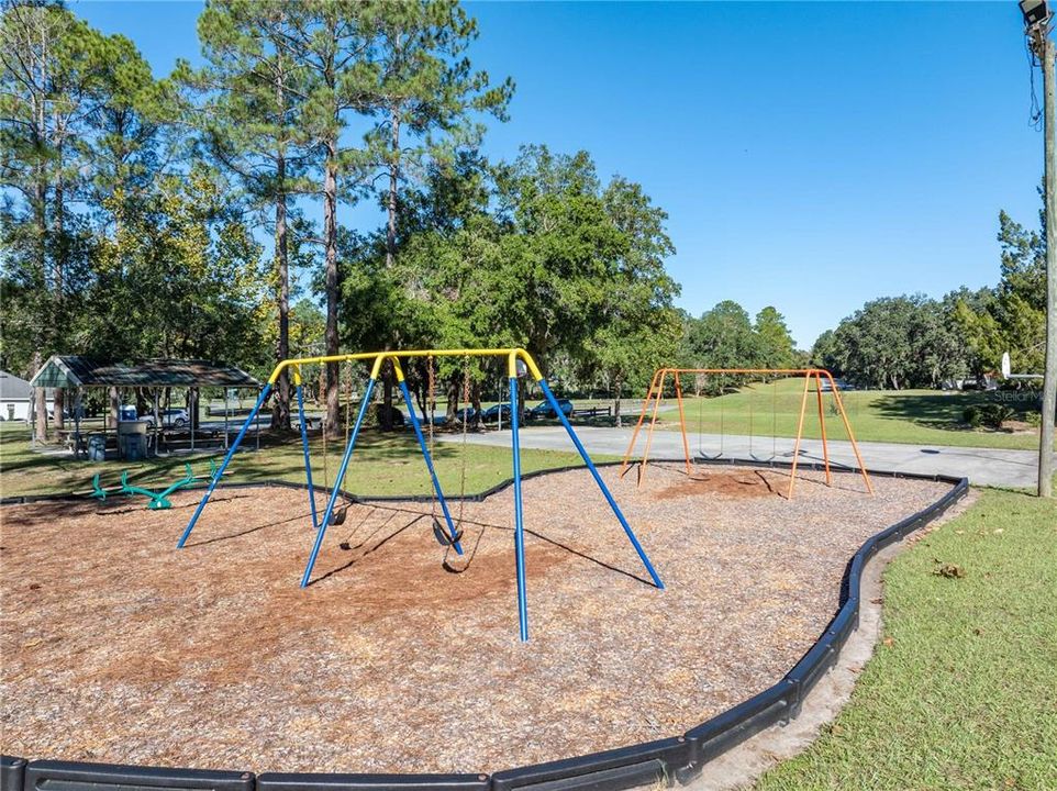 合同活跃: $465,000 (4 贝兹, 3 浴室, 2436 平方英尺)