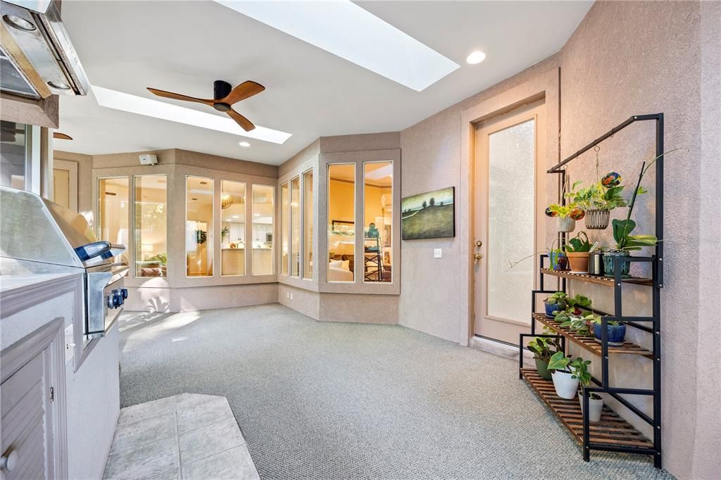 合同活跃: $465,000 (4 贝兹, 3 浴室, 2436 平方英尺)