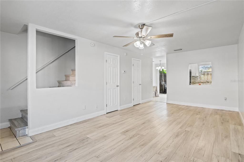 待售: $163,700 (2 贝兹, 1 浴室, 1024 平方英尺)