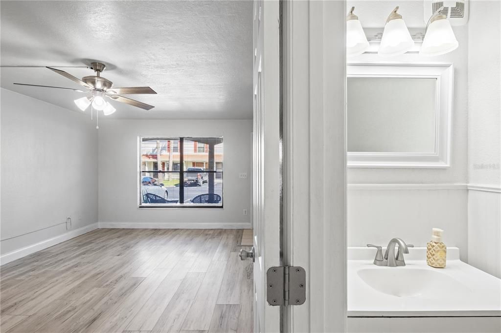 待售: $163,700 (2 贝兹, 1 浴室, 1024 平方英尺)