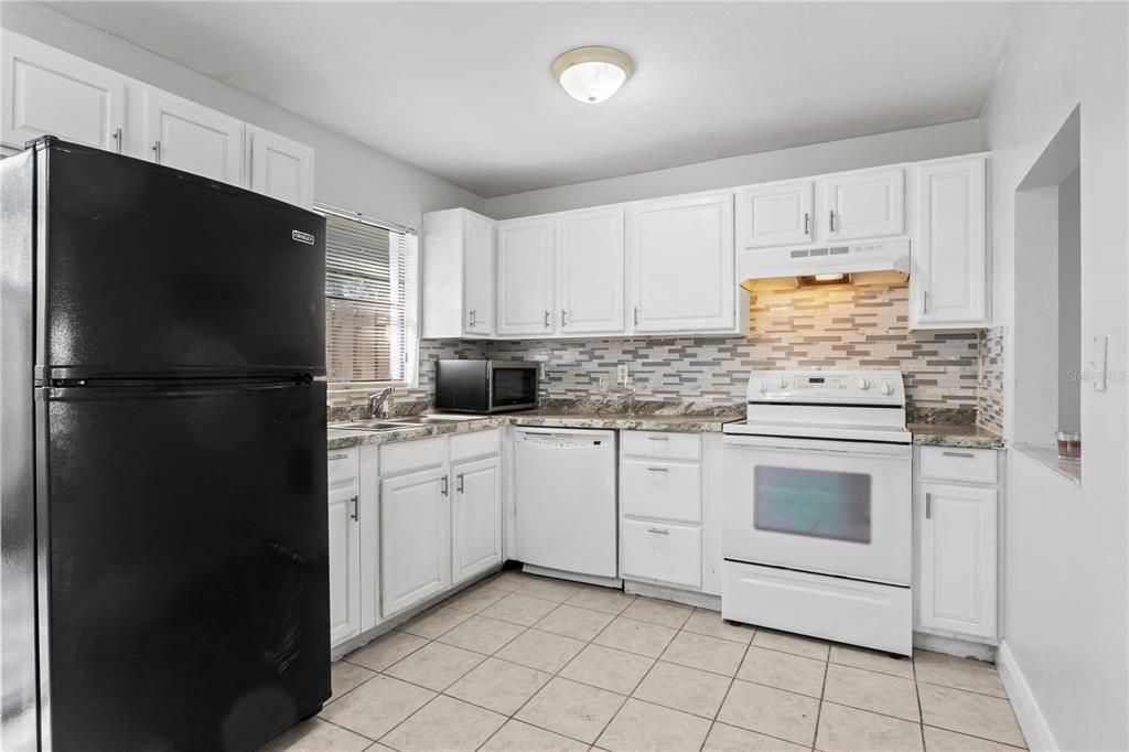 待售: $163,700 (2 贝兹, 1 浴室, 1024 平方英尺)