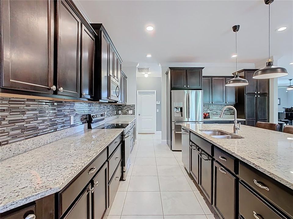 For Sale: $585,000 (4 beds, 3 baths, 2526 Square Feet)