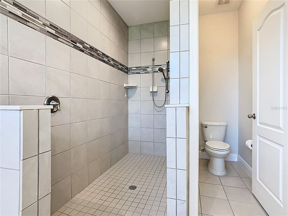 For Sale: $585,000 (4 beds, 3 baths, 2526 Square Feet)