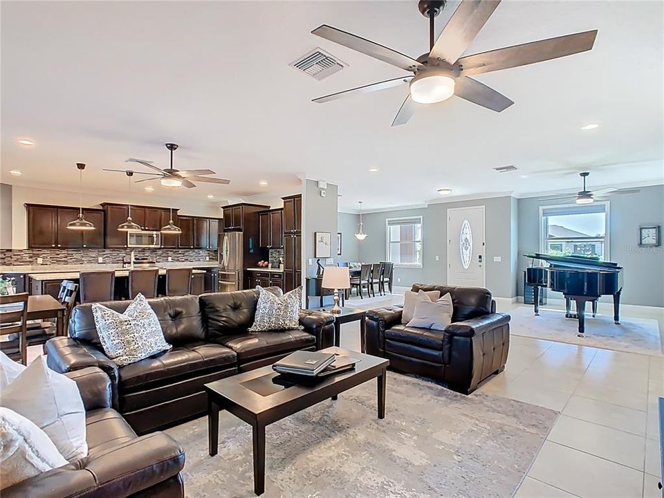 For Sale: $585,000 (4 beds, 3 baths, 2526 Square Feet)