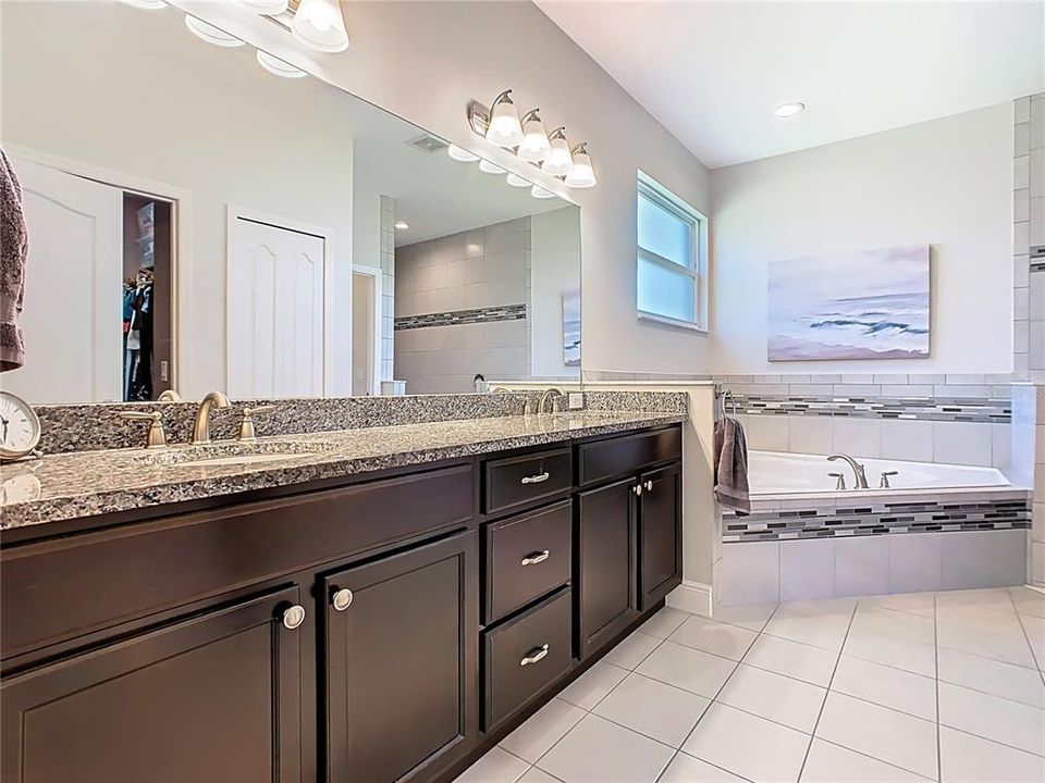 For Sale: $585,000 (4 beds, 3 baths, 2526 Square Feet)