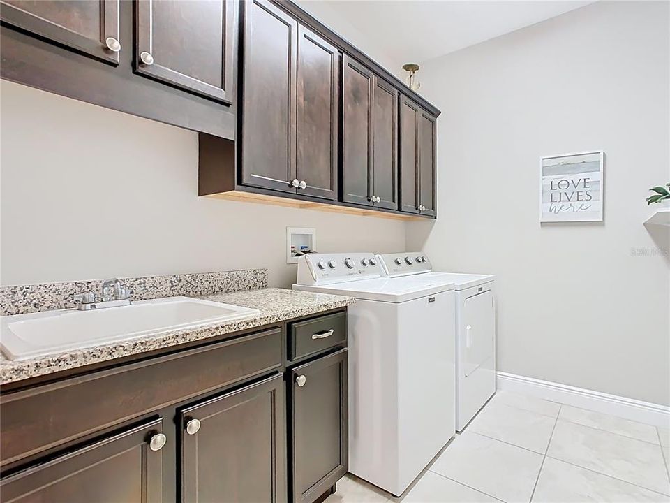 For Sale: $585,000 (4 beds, 3 baths, 2526 Square Feet)