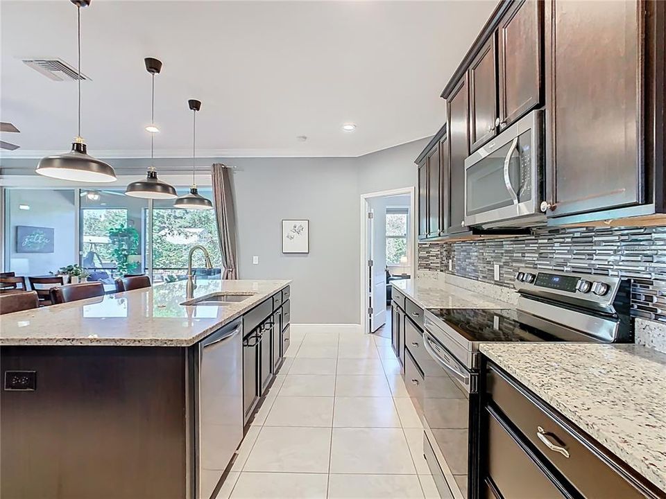 For Sale: $585,000 (4 beds, 3 baths, 2526 Square Feet)