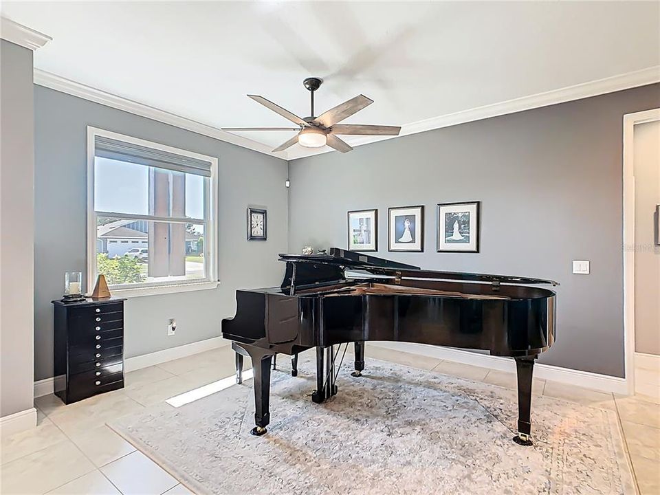 For Sale: $585,000 (4 beds, 3 baths, 2526 Square Feet)