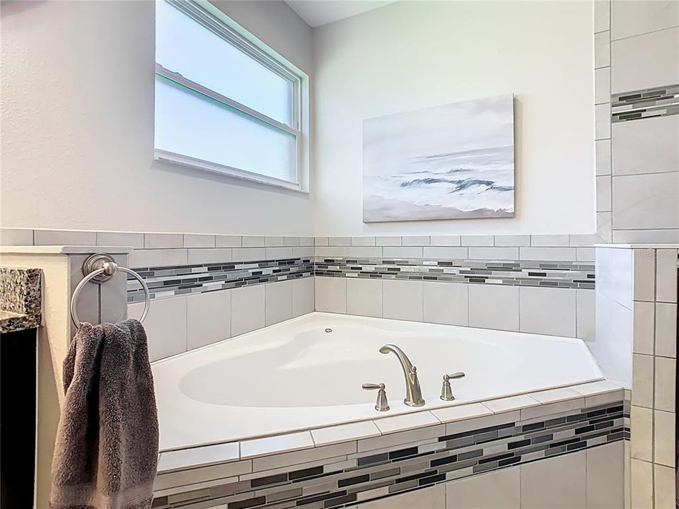 For Sale: $585,000 (4 beds, 3 baths, 2526 Square Feet)