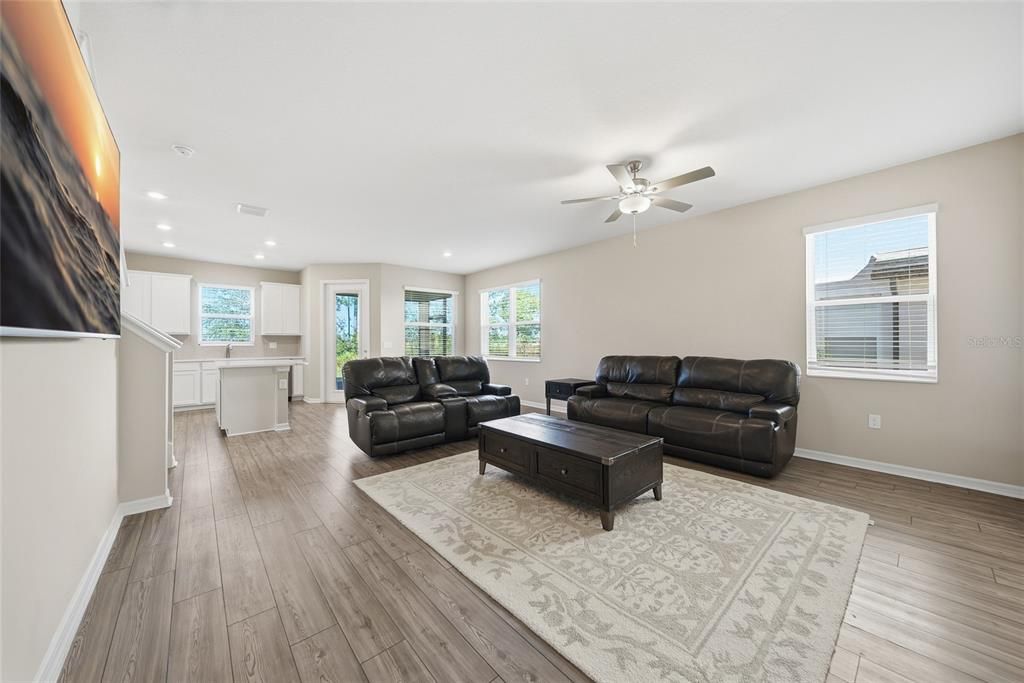 En Renta: $2,399 (3 camas, 2 baños, 2003 Pies cuadrados)