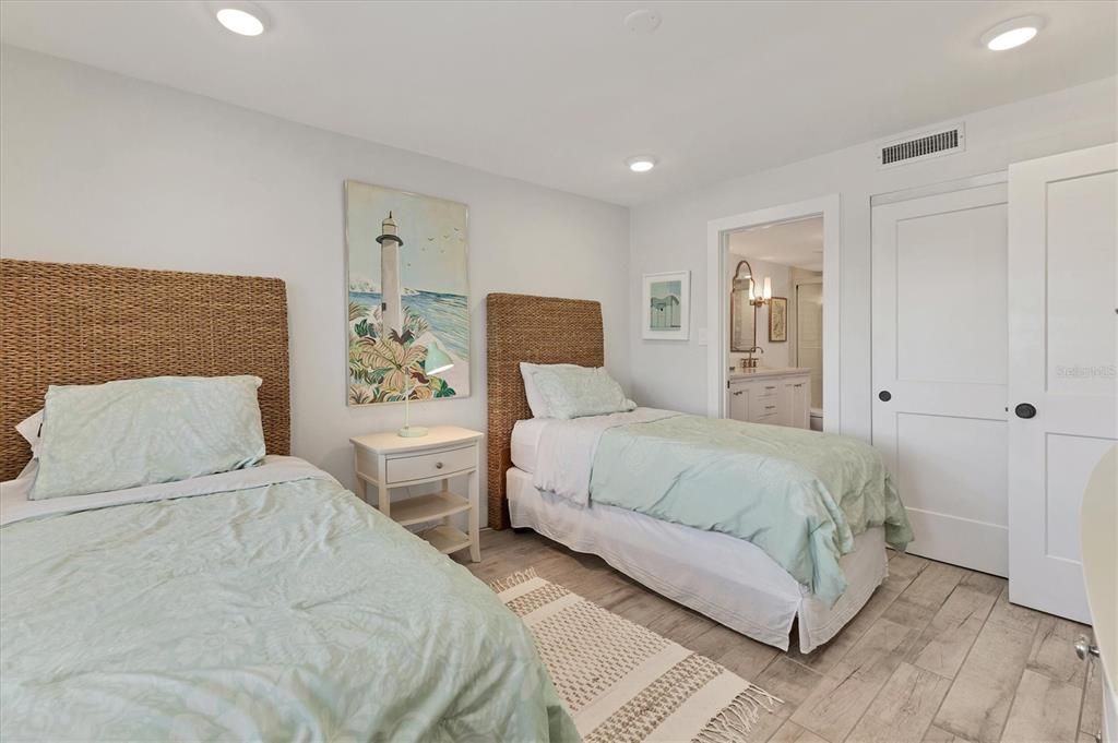 待售: $1,299,000 (2 贝兹, 2 浴室, 1334 平方英尺)