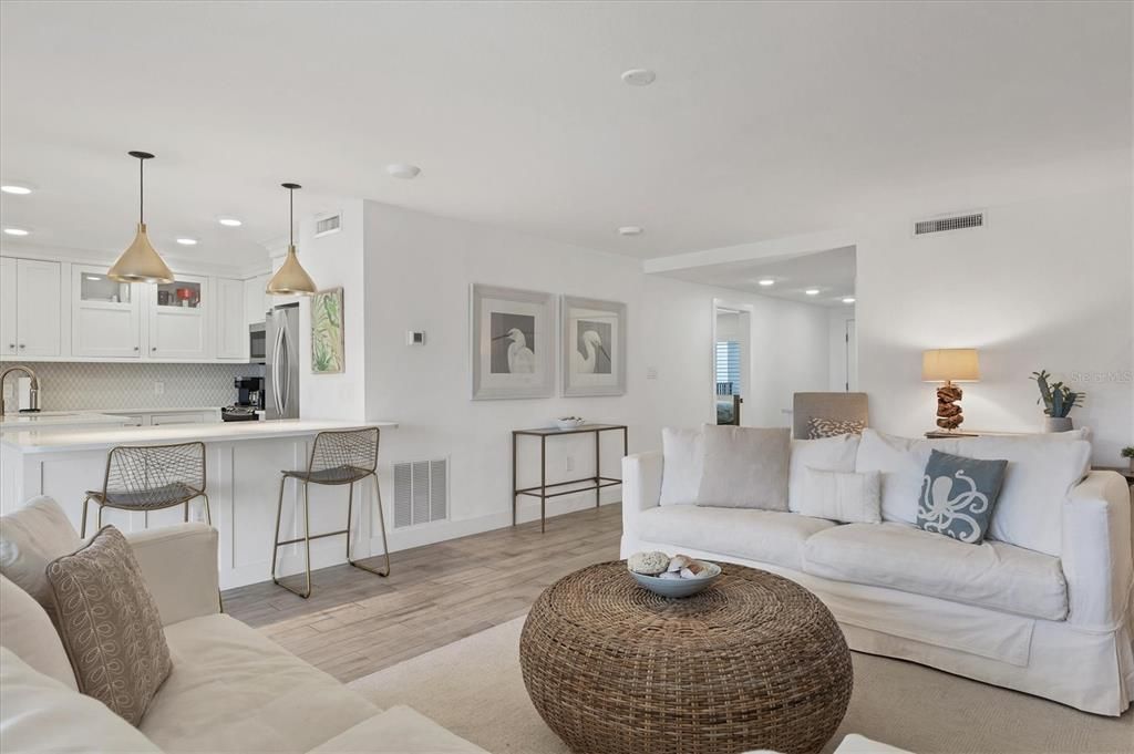 待售: $1,299,000 (2 贝兹, 2 浴室, 1334 平方英尺)