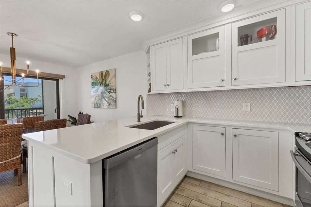 待售: $1,299,000 (2 贝兹, 2 浴室, 1334 平方英尺)