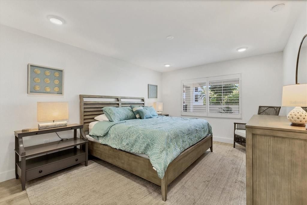 待售: $1,299,000 (2 贝兹, 2 浴室, 1334 平方英尺)