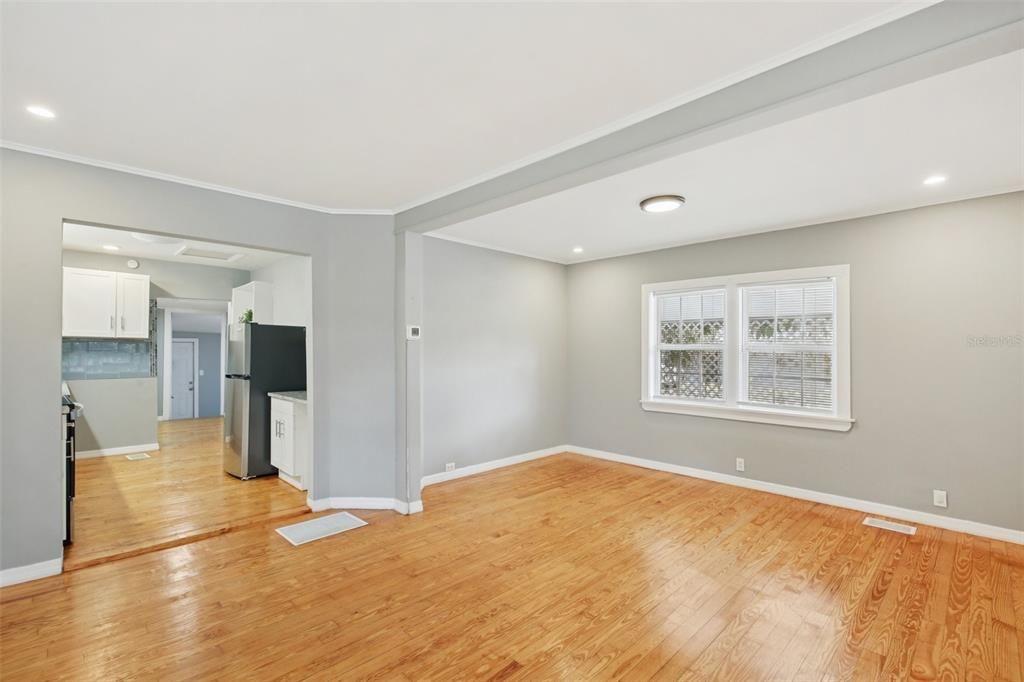 待售: $275,900 (2 贝兹, 2 浴室, 1014 平方英尺)