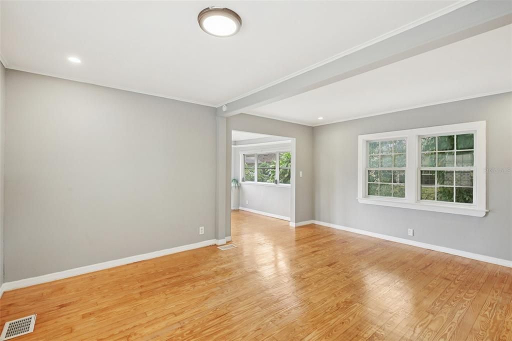 待售: $275,900 (2 贝兹, 2 浴室, 1014 平方英尺)